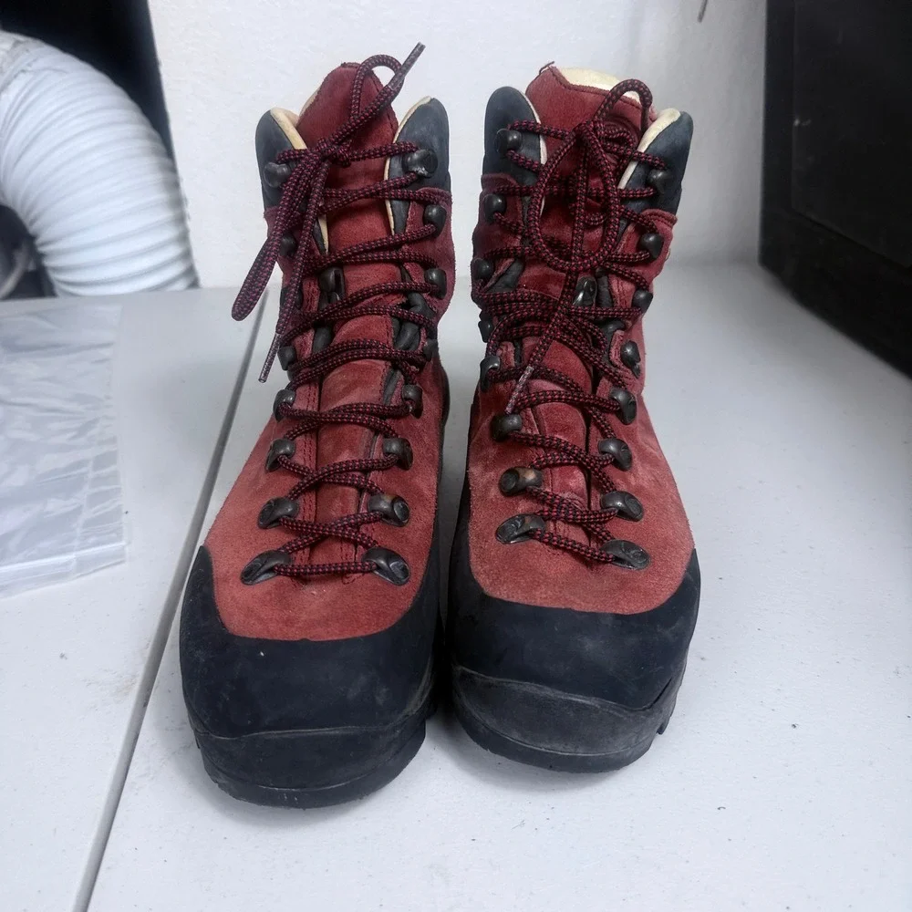 Tecnica hiking boots